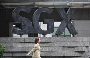 No mercado de ações de Singapura, o SATS e o SIA lideraram o declínio devido a preocupações com a guerra com o Irão. IST caiu 2,1%