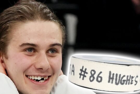 Especialistas em leilões dizem que o disco vencedor da medalha de ouro de Jack Hughes pode valer US$ 1 milhão