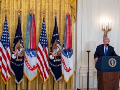 Trump interrompe atualização sobre a guerra no Irã para se gabar de seu salão de baile