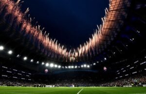 Tottenham bane três torcedores por saudação nazista durante partida da Liga dos Campeões contra o Frankfurt