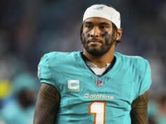 Golfinhos recebem notícias preocupantes de Tua Tagovailoa na colheitadeira