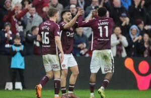 O Hearts amplia sua liderança no topo da tabela da Premiership da Escócia ao pressionar seus rivais da Old Firm