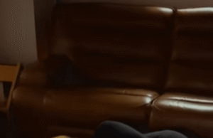 Mãe acorda sem marido, incapaz de lidar com o que encontra abaixo