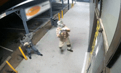 Homens mascarados têm como alvo o mesmo negócio em uma série de ataques incendiários em Andergrove, Mackay