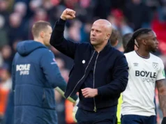 O técnico do Liverpool, Arne Slott, está cauteloso com o ressurgimento dos Lobos, que pretendem se classificar para a Liga dos Campeões