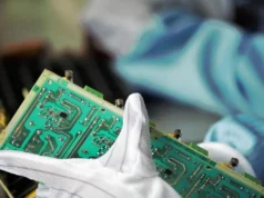 Atividade fabril em Cingapura se expande pelo sétimo mês consecutivo, mas conflito no Irã obscurece perspectivas