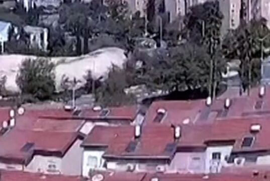 Vídeo mostra edifício de ataque com mísseis iranianos em Israel