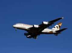 Voo com destino a Londres traz de volta britânicos presos em Abu Dhabi