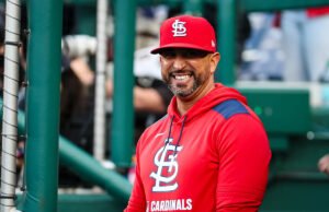 Os Cardinals contrataram o técnico Oliver Marmol para uma extensão de 2 anos com opção de clube para 2029.