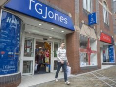 Os compradores da WH Smith pediram ajuda com dezenas de lojas TG Jones em risco de fechar