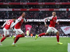 A emocionante vitória do Arsenal sobre o Chelsea leva o Manchester United ao terceiro lugar