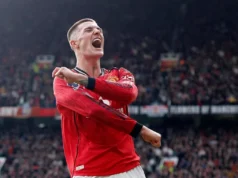 Manchester United sobe para o 3º lugar com vitória de recuperação por 2 a 1 sobre o Crystal Palace