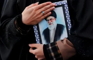 Autoridades dos EUA duvidam da mudança de regime de Teerã após a morte de Khamenei