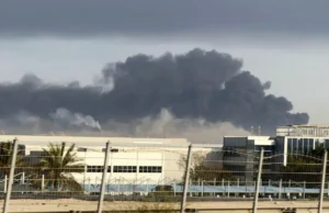 As companhias marítimas cortam rotas no Médio Oriente, representando riscos para os fluxos comerciais