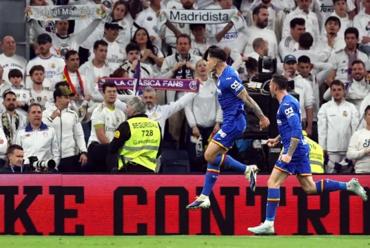 O voleio de Satriano surpreende o Real Madrid enquanto Getafe agita a corrida pelo título da La Liga