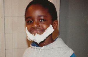 Adivinhe quem esse garoto tolo se tornou!