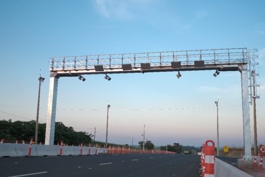 É #Fake que dirigir na contramão evita cobrança em pedágio de livre fluxo