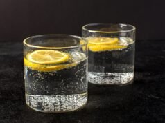 Água com gás aumenta a pressão arterial e é “veneno”? Médicos explicam o que é mito e o que é verdade