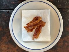 Depois de tentar 3 métodos, esta é minha nova maneira favorita de fazer bacon