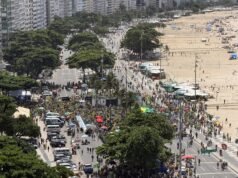 Manifestantes realizaram ação contra Lula e ministros do STF em Copacabana