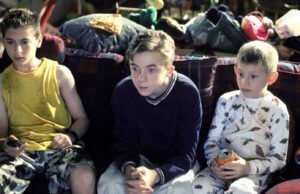 O criador de Malcolm in the Middle passava uma hora por semana escrevendo cartas de desculpas aos pais