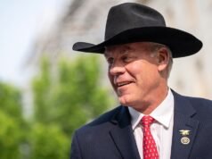 O êxodo da Câmara aumentou depois que Ryan Zinke anunciou que não buscaria a reeleição em 2026