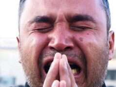 Milhares de pessoas reuniram-se em Teerão para lamentar a morte de Khamenei