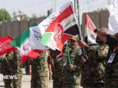 Irã tem como alvo base militar enquanto ataques dos EUA começam a onda