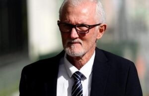 O vice-diretor aposentado Neil Morrison vai a julgamento acusado de estuprar uma estudante na costa sul de NSW