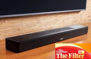 Não consegue ouvir o que está passando na TV? Não são seus ouvidos, é a tela plana. Essas barras de som acessíveis podem ajudar. vida e estilo