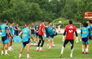 A Espanha foi instada a treinar em ambientes fechados antes da final da Copa do Mundo, enquanto a fumaça do incêndio engolfava Nova Jersey