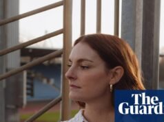 Rebecca Perry ganha o primeiro prêmio de ficção Waterstones por romances ‘deliciosos e oníricos’
