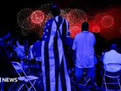Os Estados Unidos comemoraram seu 250º aniversário com fogos de artifício, sobrevoos e condições climáticas extremas