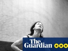 Yvonne Rainer, Trio A review: É um grande privilégio ver esta performance emocionante de graça. arte e design