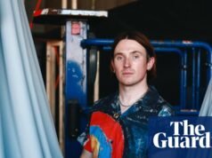 ‘Muita arte na Irlanda foi feita pelo mesmo tipo de pessoa’: Richard Malone ao levar as suas criações de tecidos coloridos ao Conselho da Arte da UE