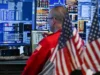 Wall Street cai enquanto os lucros das empresas de tecnologia levantam preocupações sobre o investimento em IA e o petróleo atinge US$ 100