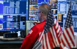Wall Street cai enquanto os lucros das empresas de tecnologia levantam preocupações sobre o investimento em IA e o petróleo atinge US$ 100