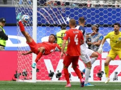 A Suíça fez duas alterações e a Argélia fez três alterações para os últimos 32 jogos da Copa do Mundo.