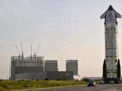 SpaceX lança foguete gigante em primeiro vôo desde IPO