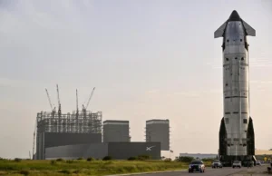 SpaceX lança foguete gigante em primeiro vôo desde IPO