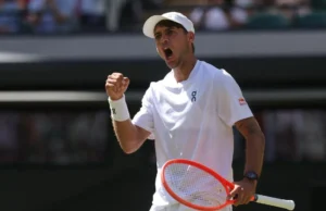 Cobolli desmonta De Minaur e retorna às quartas de final de Wimbledon