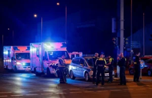 Polícia diz que carro bate em multidão no Festival do Orgulho de Berlim, causando ferimentos