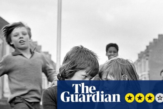 Crítica de Tish Murtha e Kuba Renniewicz – Pit Stops e a luta para se conectar com animais de estimação peludos | fotografia