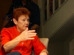 Pauline Hanson encontra-se com o líder de extrema direita britânico, Tommy Robinson
