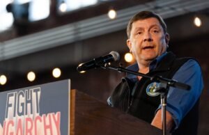 Troy Jackson garante liderança de delegado na corrida para o Senado do Maine contra Collins