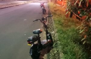 Mulher morre após ser atropelada por motociclista sem habilitação no interior de SP; vídeo