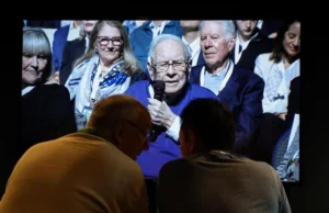 Buffett chama relacionamento de Gates e Epstein de ‘desconfortável’