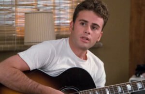 Beverly Hills, 90210 fãs reagem depois que uma das estrelas do drama adolescente foi demitida