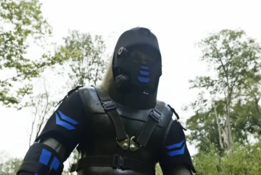 Um polêmico especial do Discovery Channel prometeu mostrar seu apresentador sendo comido por uma cobra